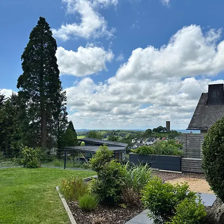 Mit Terrasse Und Eigenem Garten In Ortsrandlage 아파트 Hartenfels