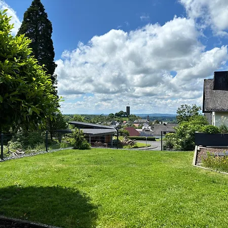 Mit Terrasse Und Eigenem Garten In Ortsrandlage *