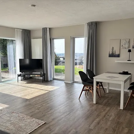 Mit Terrasse Und Eigenem Garten In Ortsrandlage Apartment *