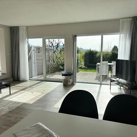 Mit Terrasse Und Eigenem Garten In Ortsrandlage Apartment