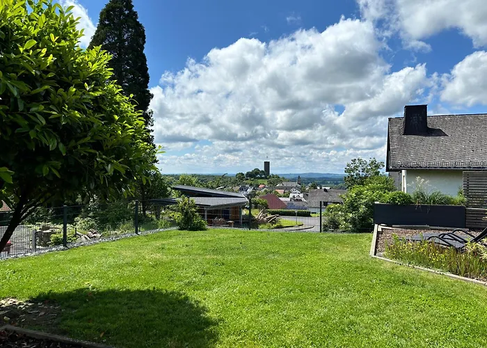 Mit Terrasse Und Eigenem Garten In Ortsrandlage *