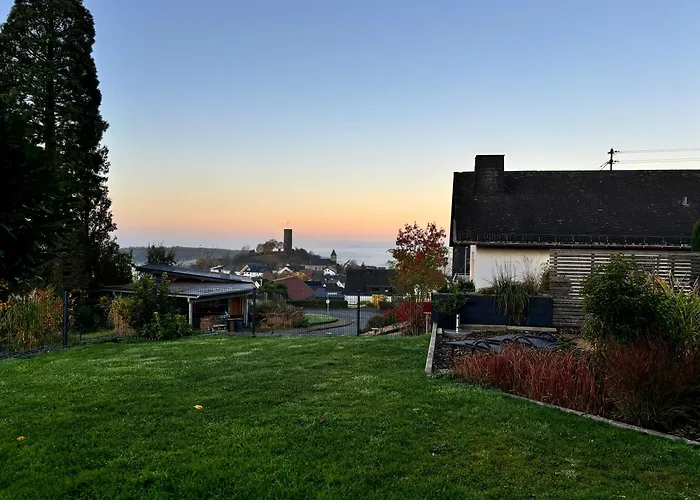 Mit Terrasse Und Eigenem Garten In Ortsrandlage