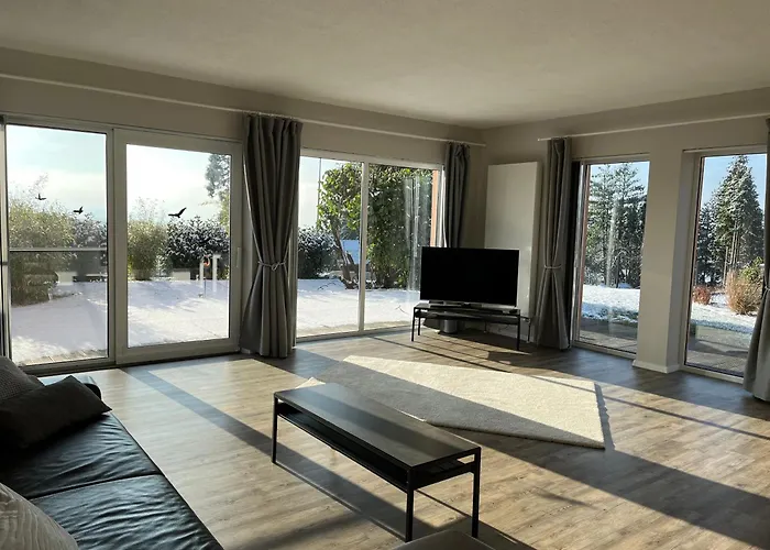 Mit Terrasse Und Eigenem Garten In Ortsrandlage *